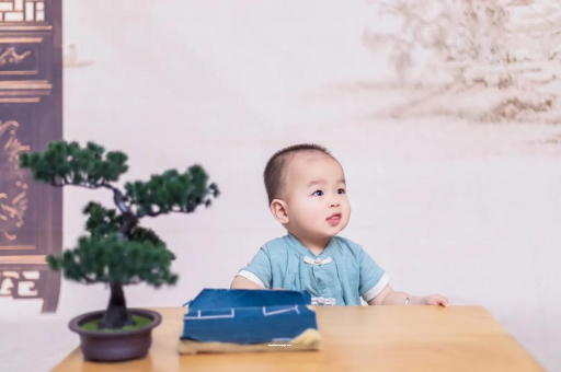 临沧宝宝眼睛突然肿了